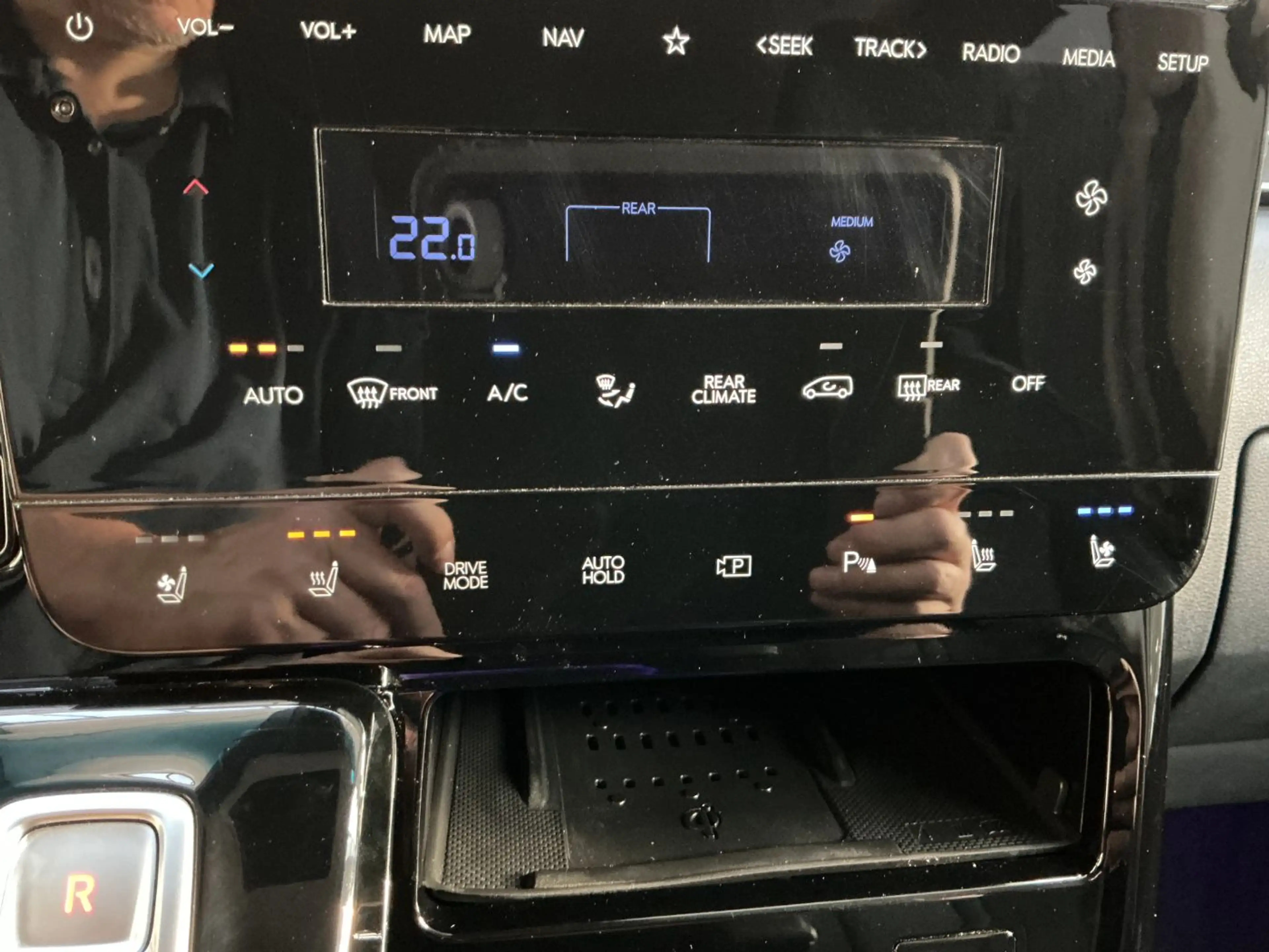 Hyundai STARIA 2.2 Kamera,PDC,Lenk+Sitzhzg.,CarPlay,LED — photo 15