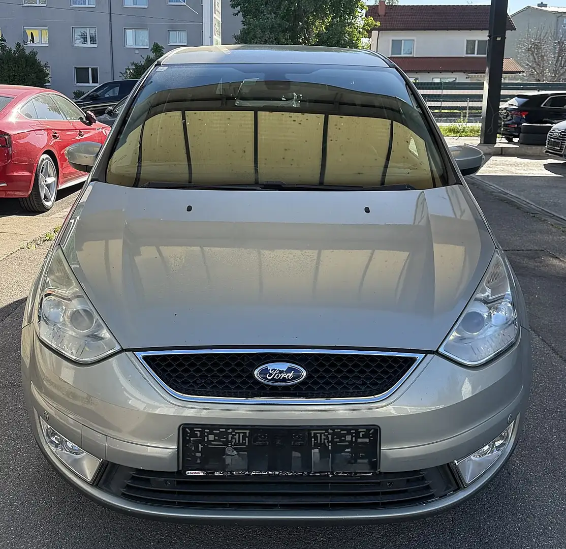 Ford Galaxy Titanium 2,0 TDCi DPF Aut. Grau - 2