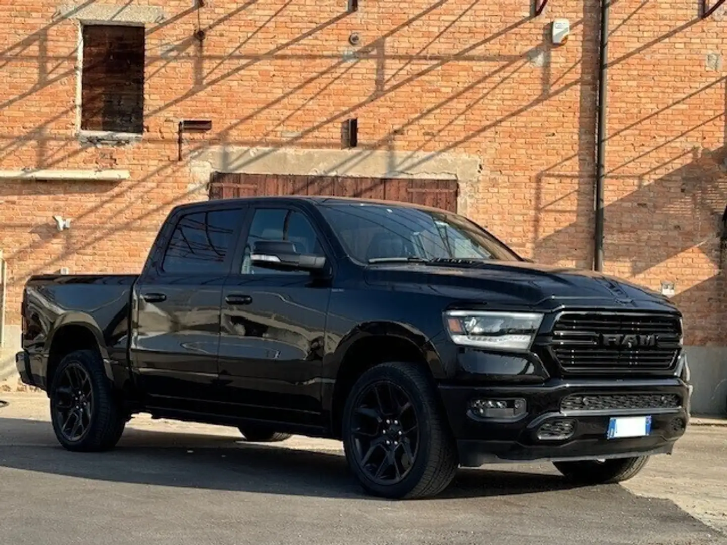 Dodge RAM 1500 SPORT 5.7L V8 NIGHT EDITION 4x4 Nero - 2