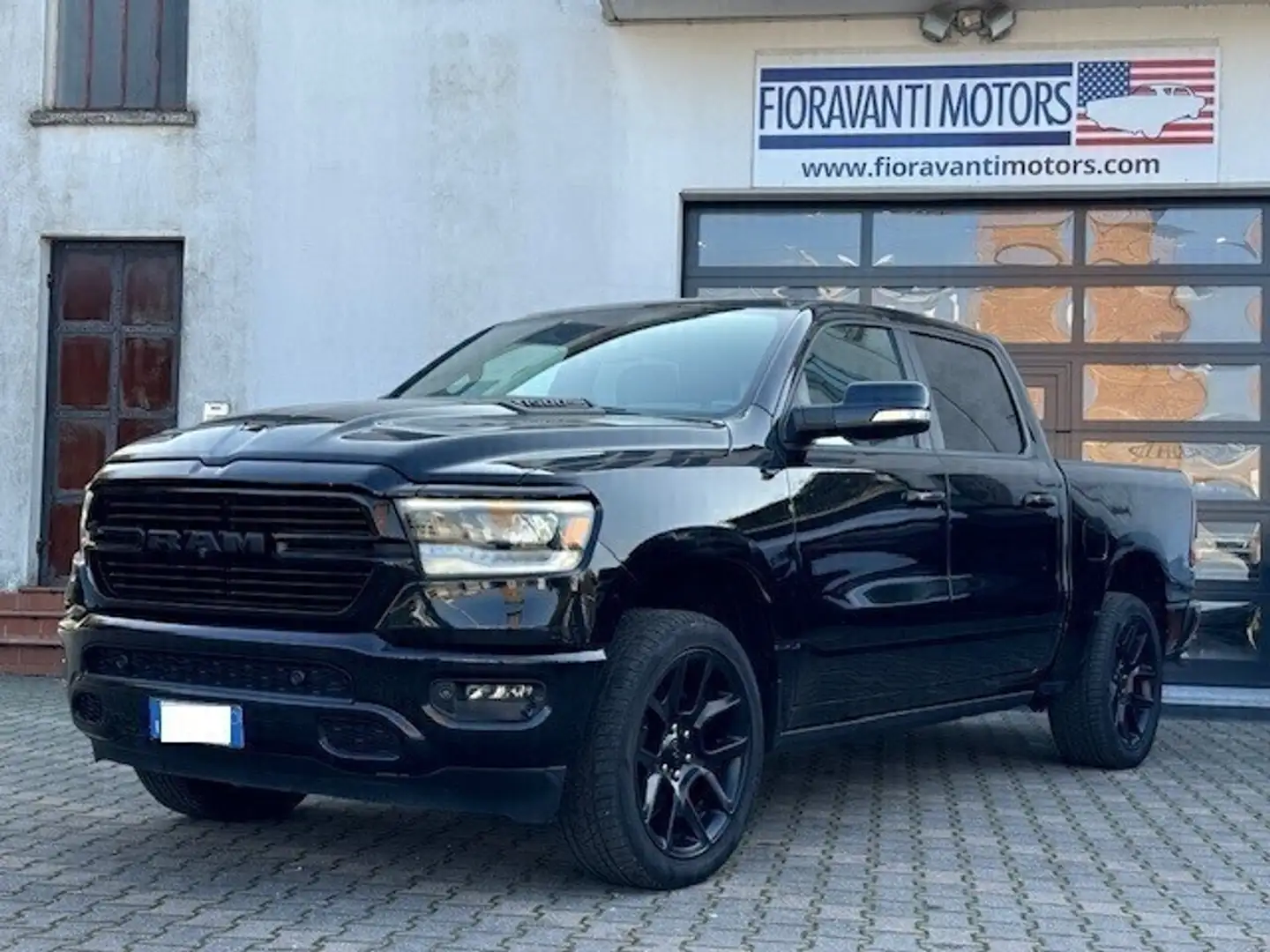 Dodge RAM 1500 SPORT 5.7L V8 NIGHT EDITION 4x4 Nero - 1