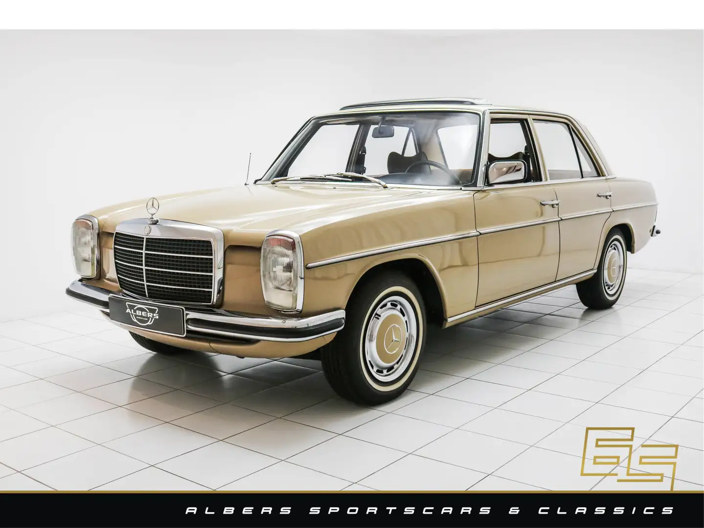 Mercedes-Benz 200 W115 Strich Acht Never restored - All original - P - 1