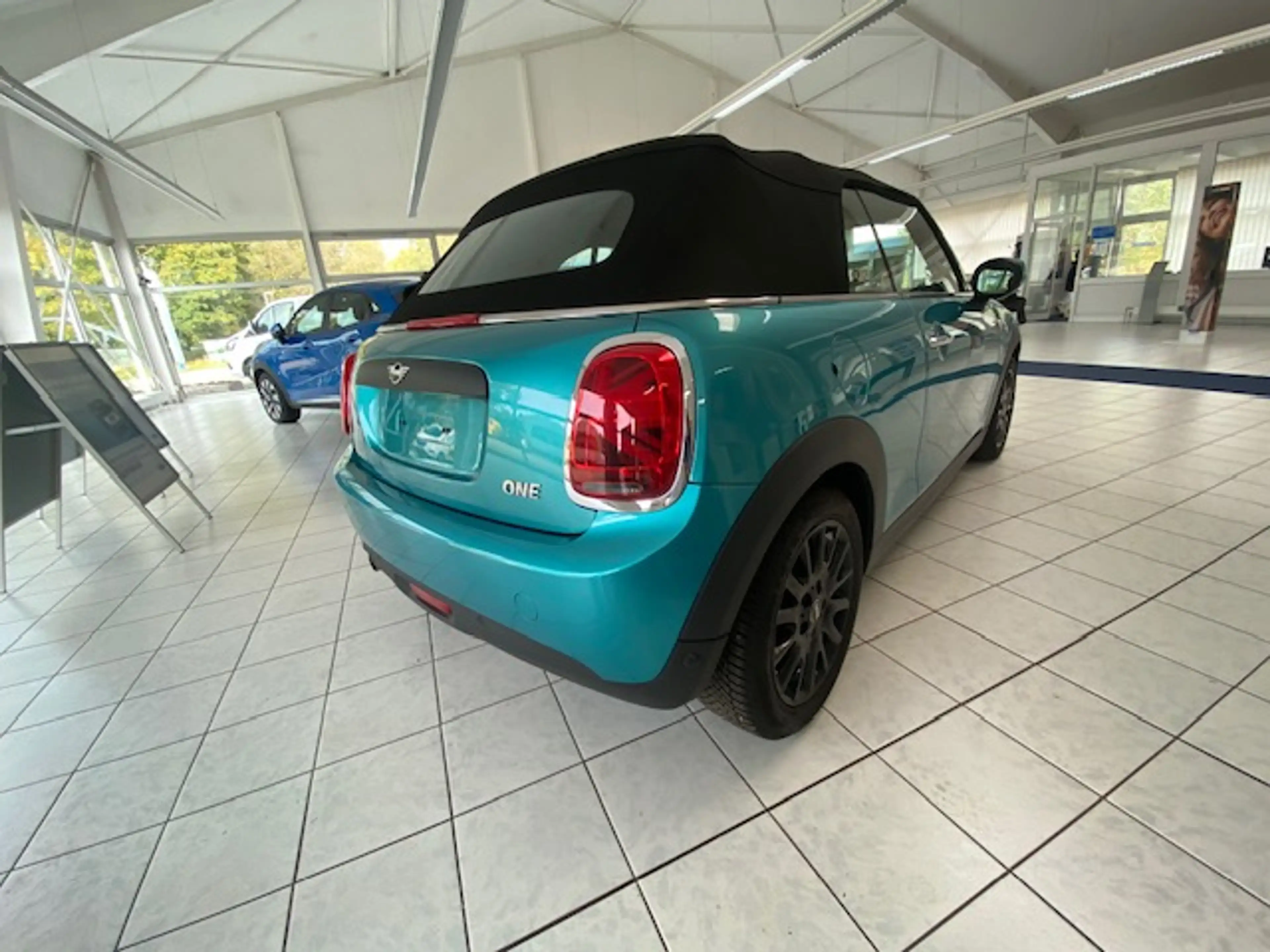 MINI One Cabrio "MINI One Cabrio LCI | CHILI | Leder | LED | Navi Plus | 30tkm | Unfallfrei" — photo 10