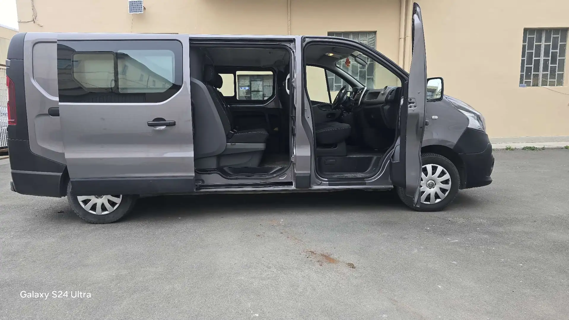 Nissan NV300 6 posti 2018 nemmeno un graffio Gri - 2