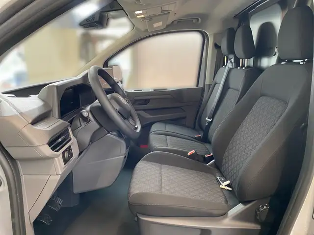 Volkswagen Transporter view 7