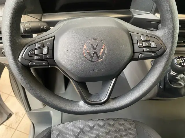 Volkswagen Transporter view 18