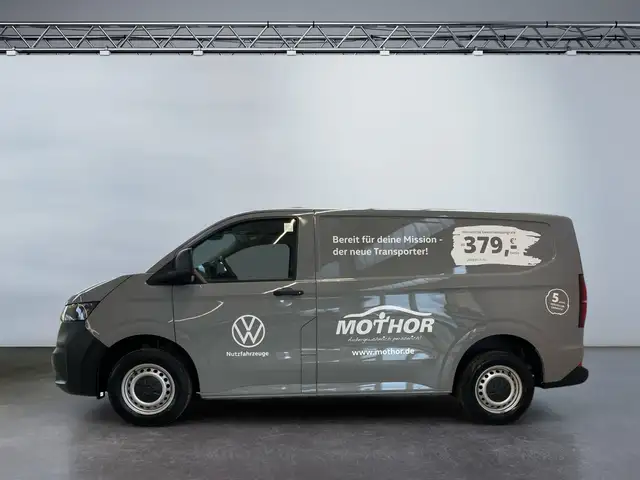 Volkswagen Transporter view 3