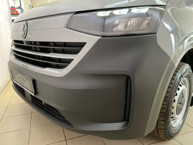 Volkswagen Transporter view 19