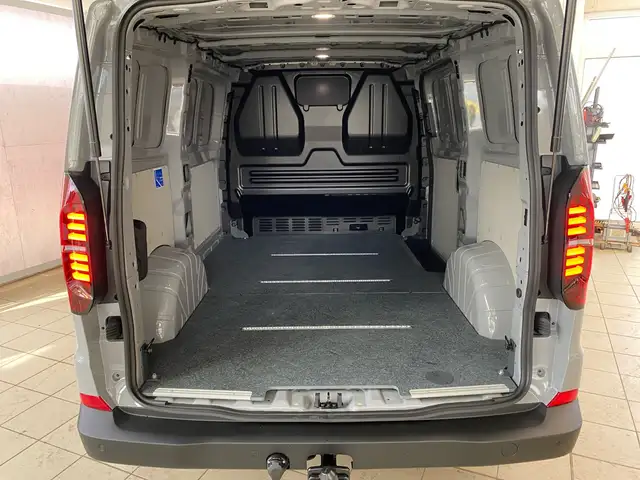 Volkswagen Transporter view 14