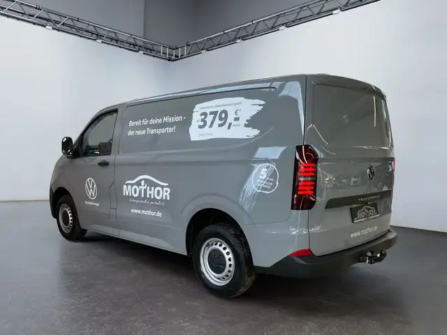 Volkswagen Transporter view 4