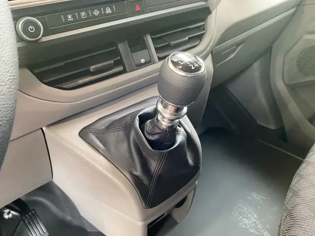 Volkswagen Transporter view 9