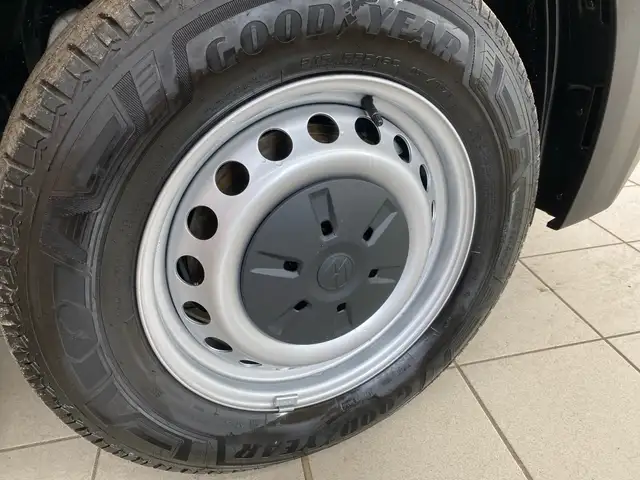 Volkswagen Transporter view 15