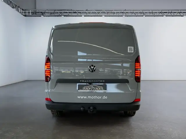Volkswagen Transporter view 5
