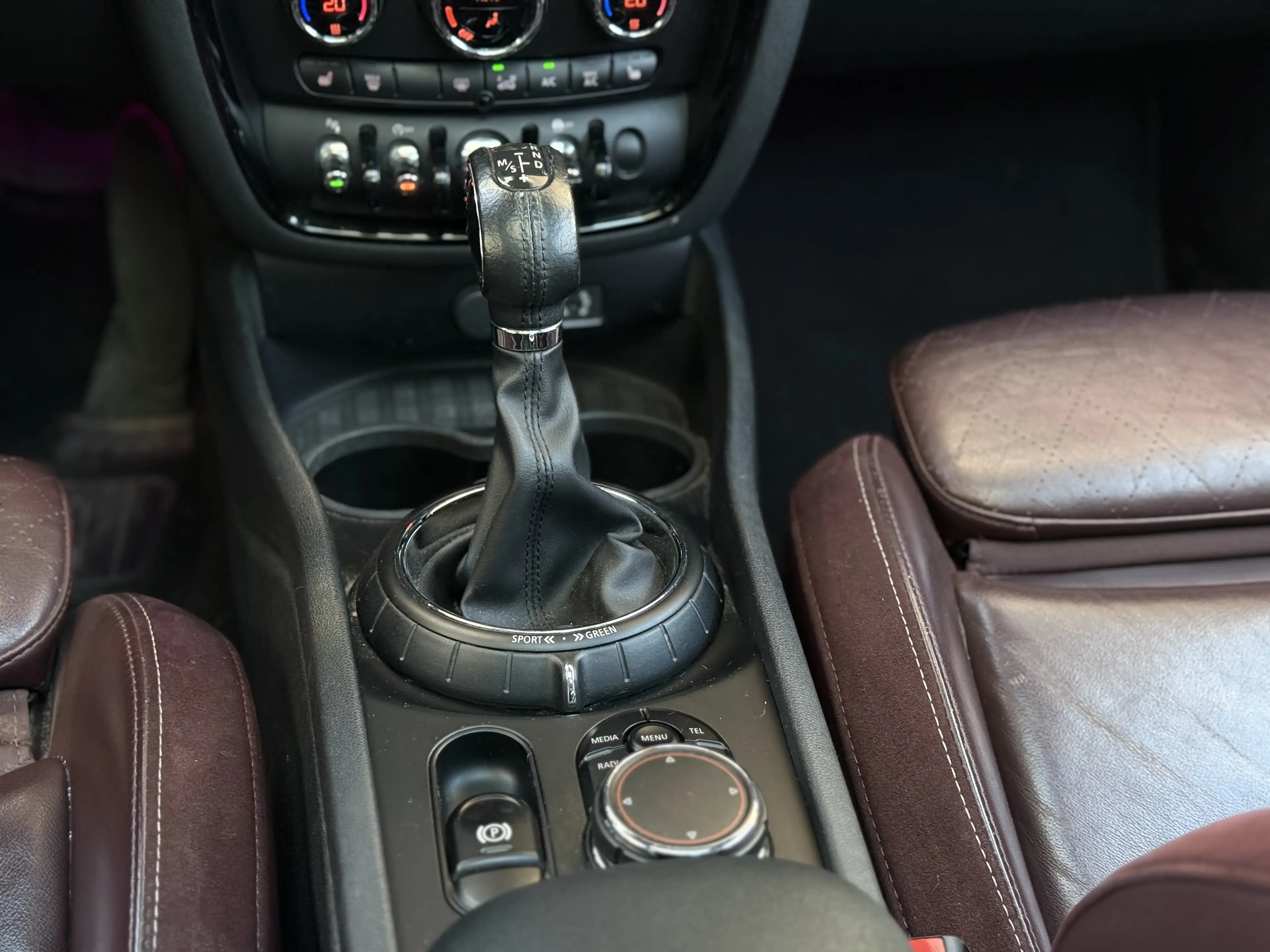 MINI Cooper Clubman 1.5i 136CH AUTOMATIQUE / LED / PANO / NAVI PRO — photo 11