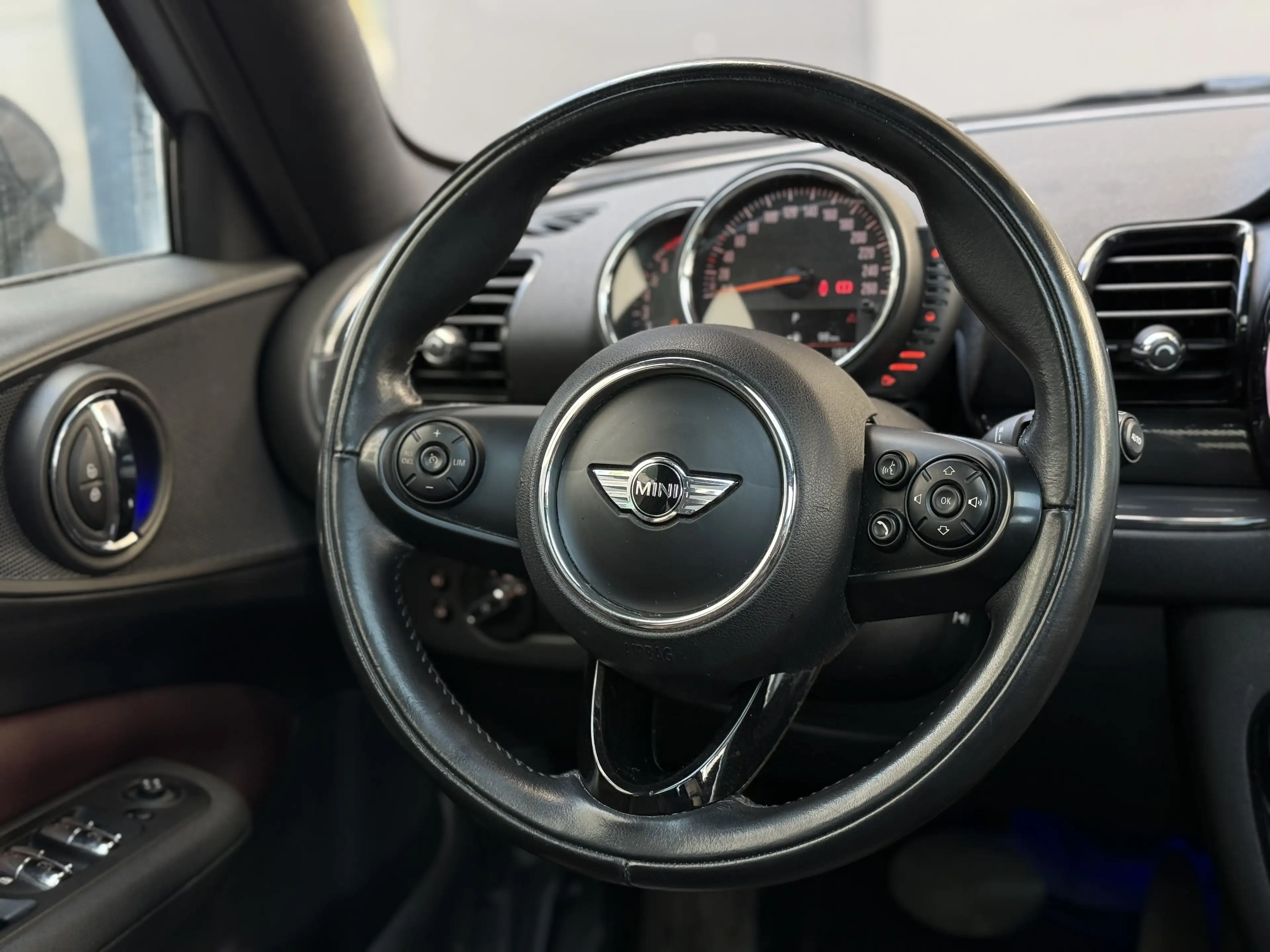 MINI Cooper Clubman 1.5i 136CH AUTOMATIQUE / LED / PANO / NAVI PRO — photo 9
