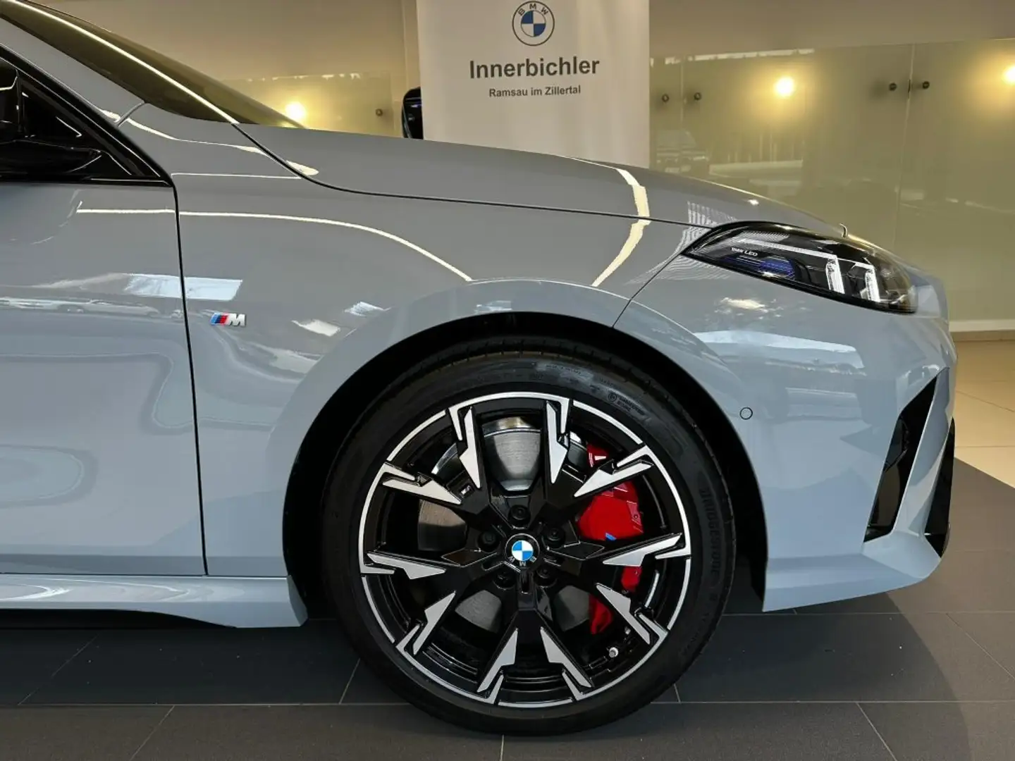 BMW 135 M135i xDrive Grau - 2