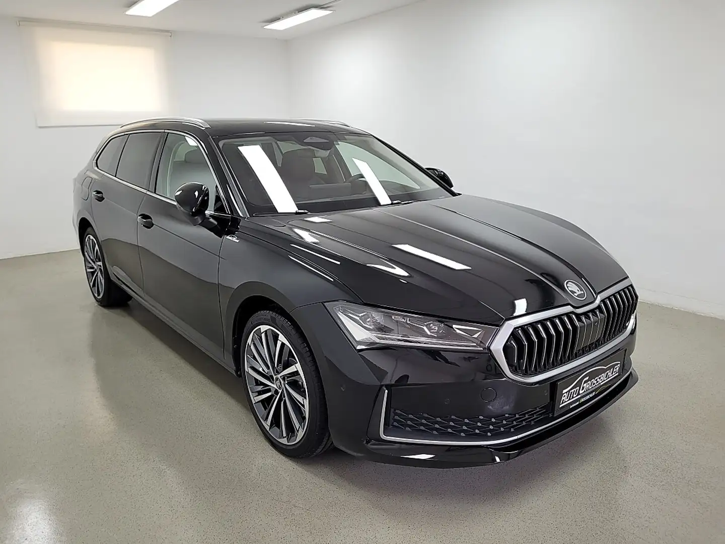Skoda Superb Kombi 1,5 TSI iV PHEV Laurin & Klement DSG AHK,... Schwarz - 2
