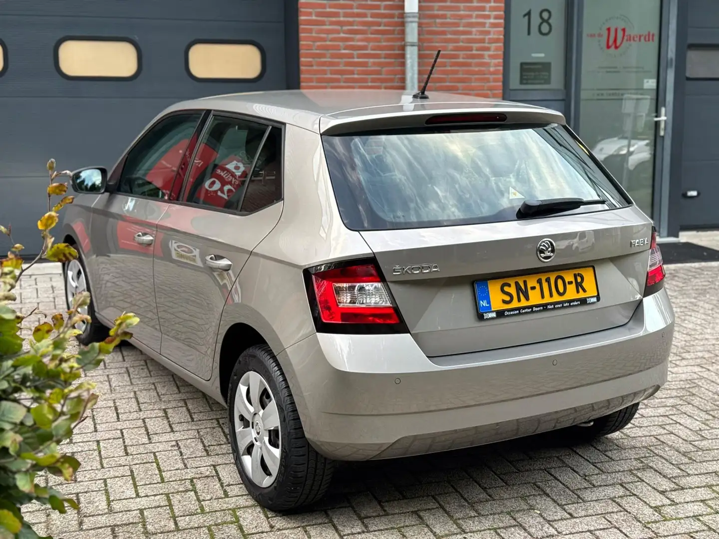 Skoda Fabia 1.0 TSI LUXE/Airco/NAV/CLIMA/APK/1e Eigenaar/BOVAG Grau - 2