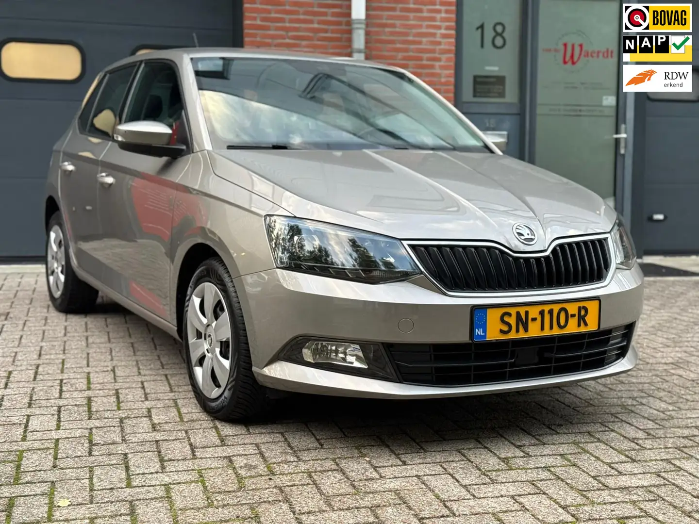 Skoda Fabia 1.0 TSI LUXE/Airco/NAV/CLIMA/APK/1e Eigenaar/BOVAG Grau - 1