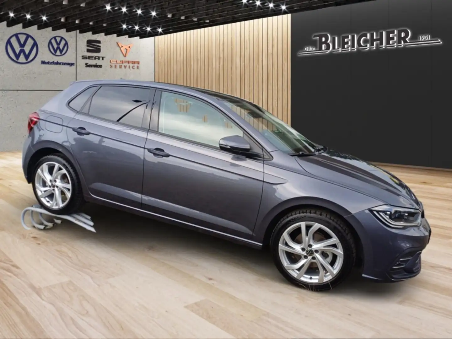 Volkswagen Polo VI 1.0 TSI Style OPF 85 kW (116 PS) 7-Gang-DSG Grau - 2