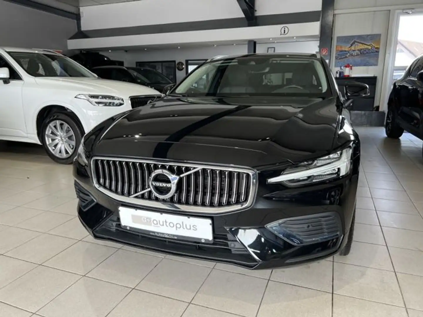 Volvo V60 T6 Inscription Recharge AWD ACC AHK Pano LED Schwarz - 2