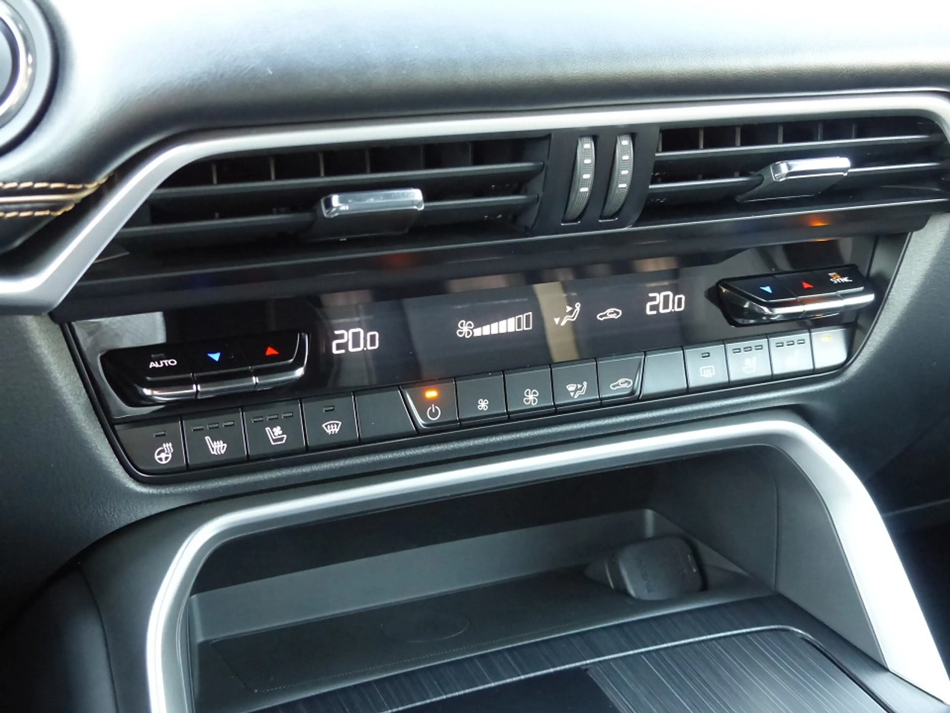 Mazda CX-60 3.3L e-SKYACTIV D 254PS HOMURA PLUS — photo 9