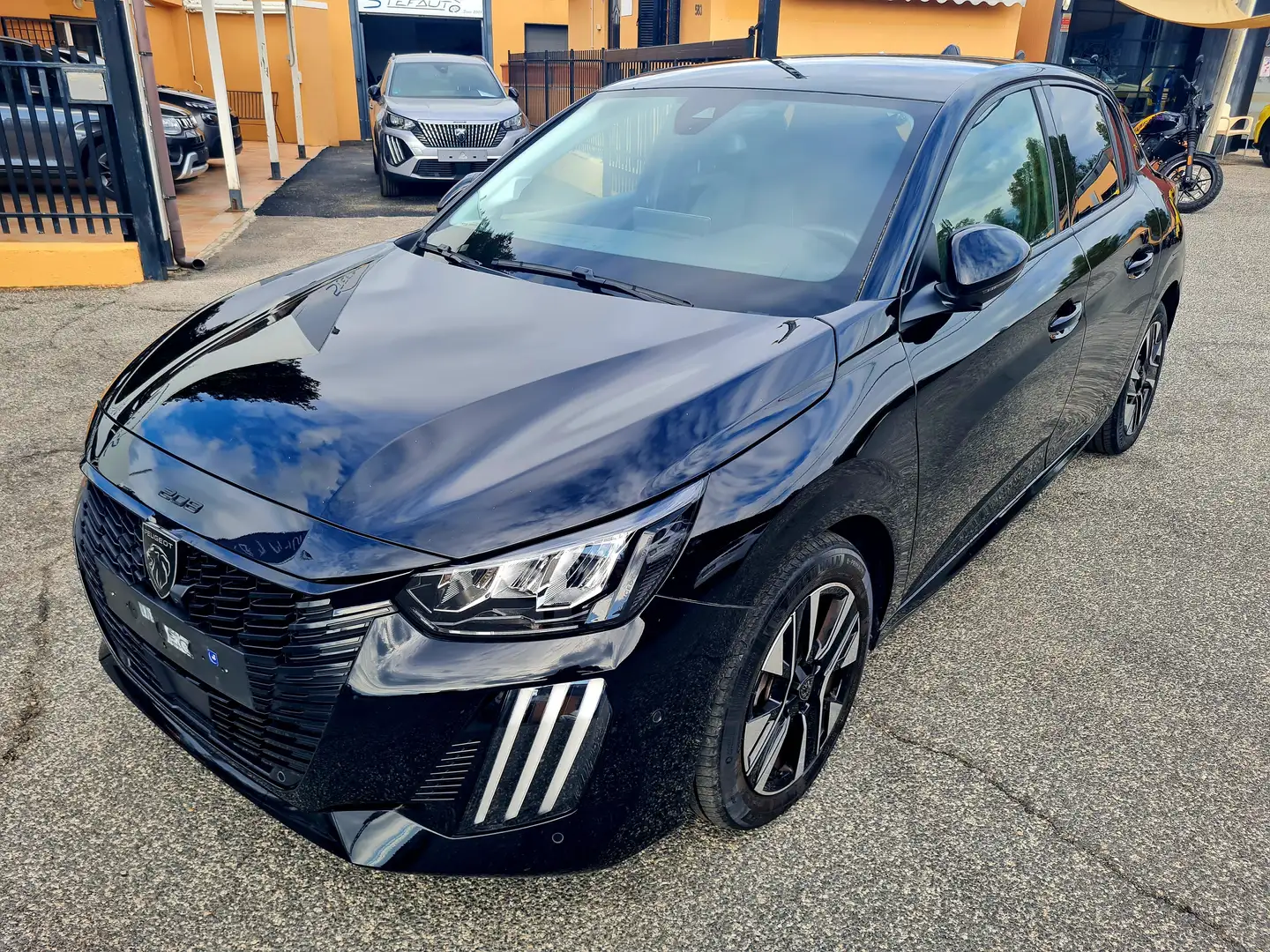 Peugeot 208 1.2 Allure *NAVI*CARPLAY*CRUISE*CAMERA* Nero - 2