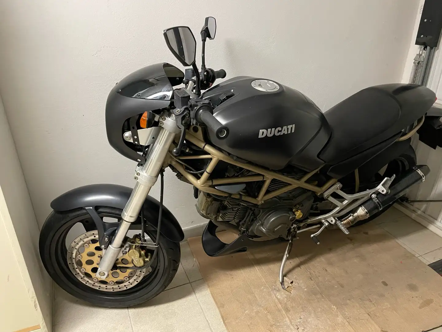 Ducati Monster 600 dark - 2