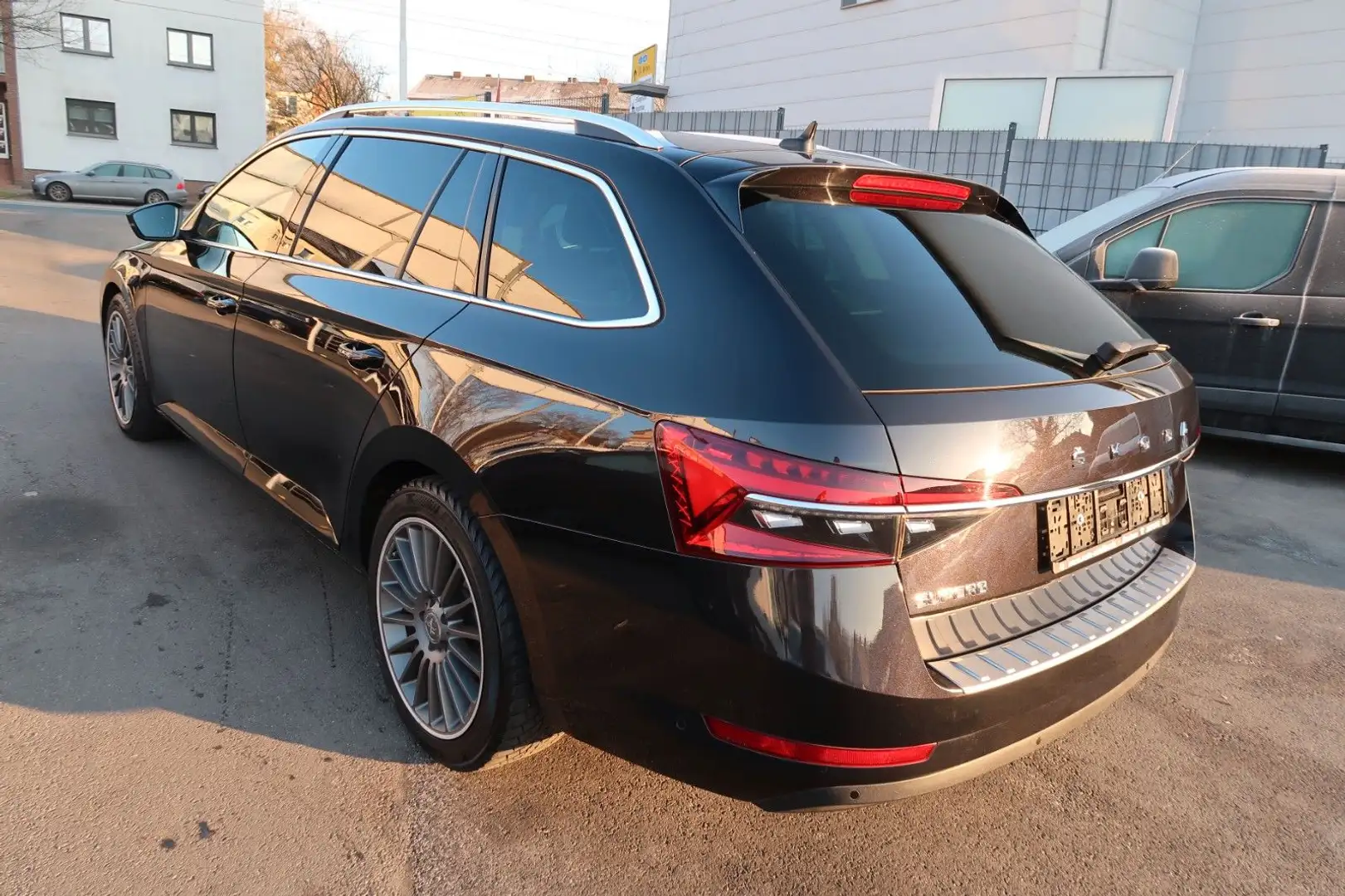 Skoda Superb Combi Premium Edition# Vollausstattung Black - 2