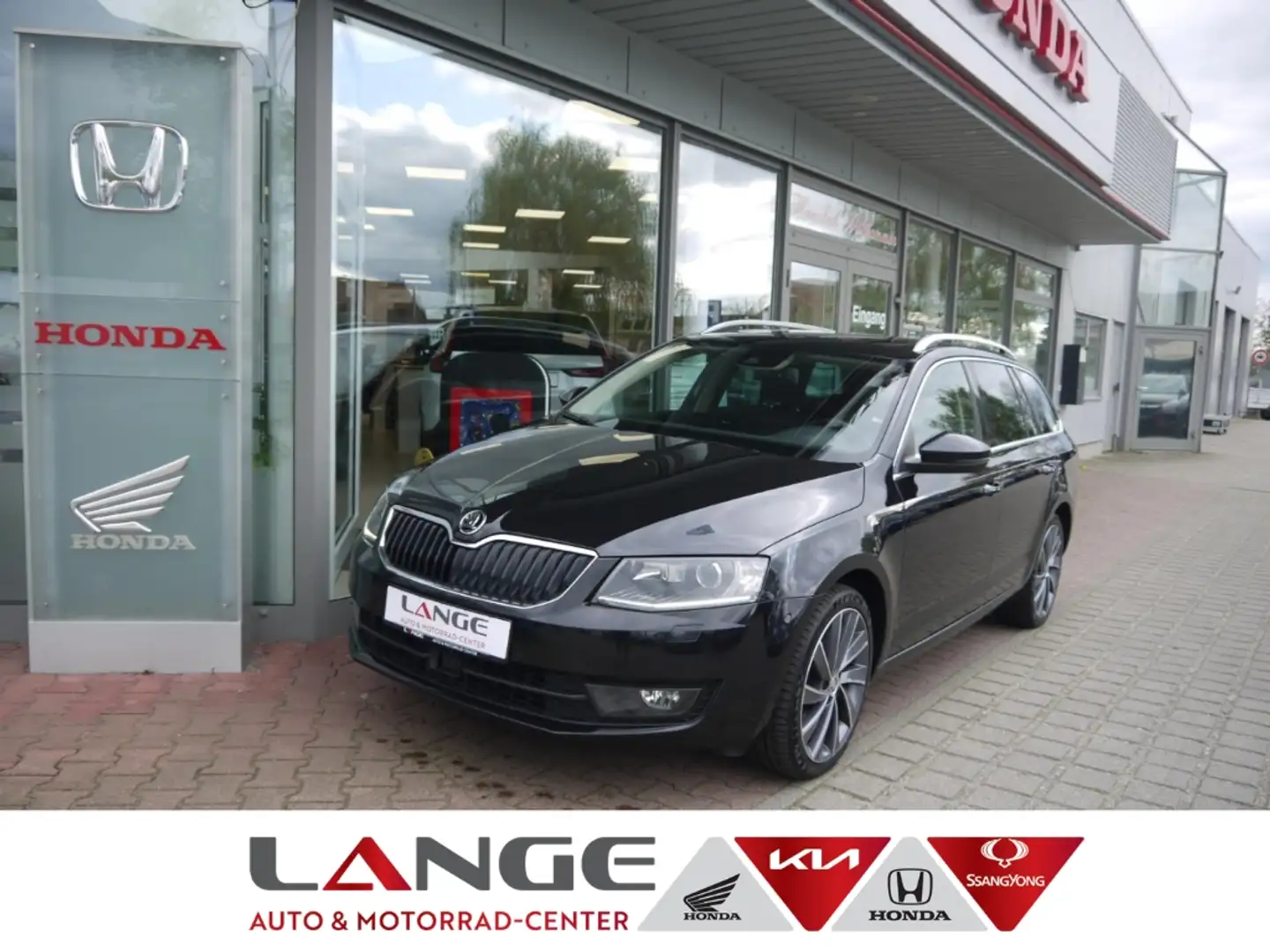 Skoda Octavia 2.0 TDI DPF Combi L&K 4x4 Allrad StandHZG AHK El. crna - 1