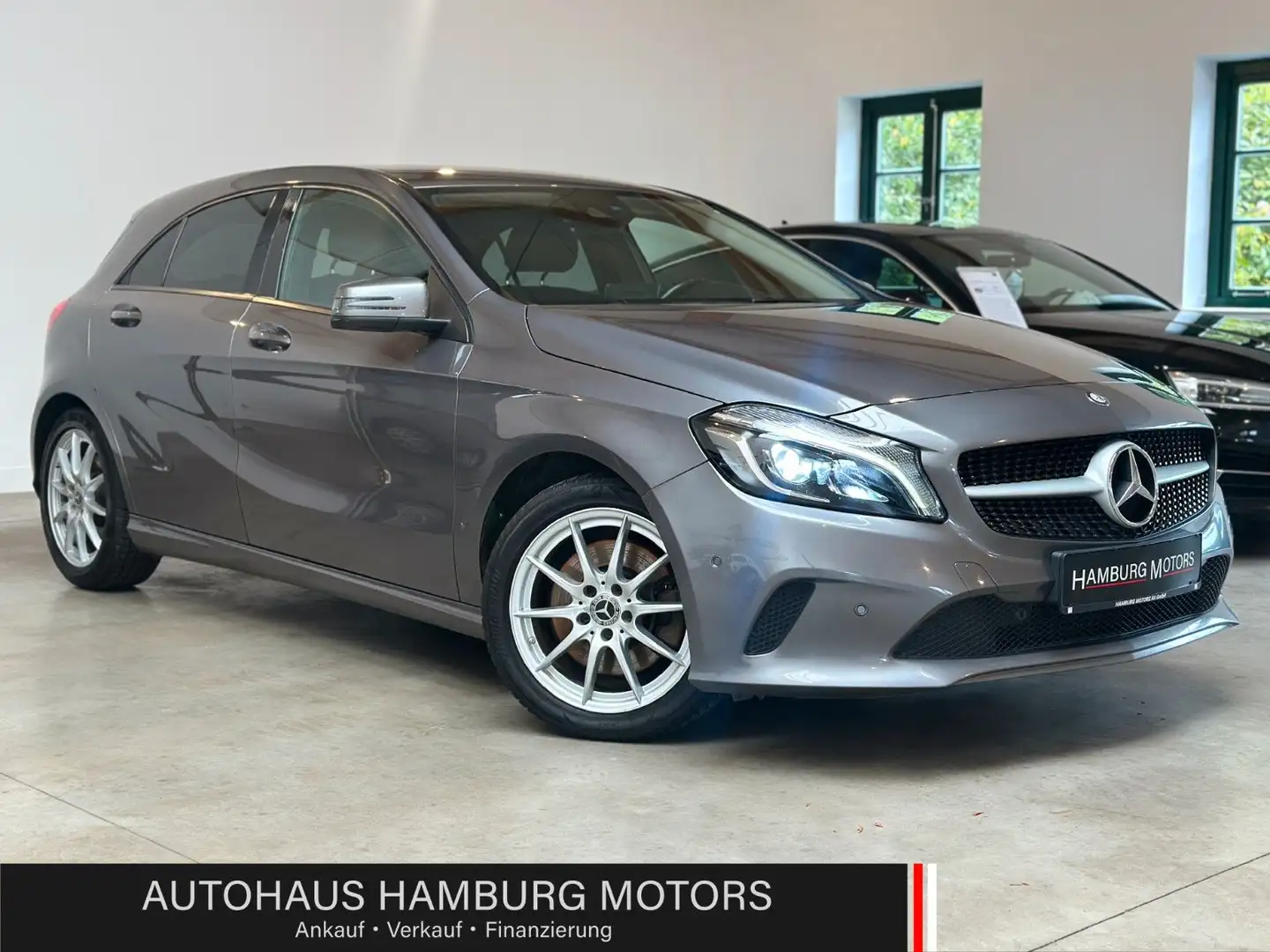 Mercedes-Benz A 250 CGI 7G-DCT BlueEfficiency Sportpaket 211PS Grau - 1