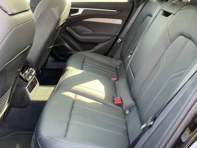 Audi A6 view 9