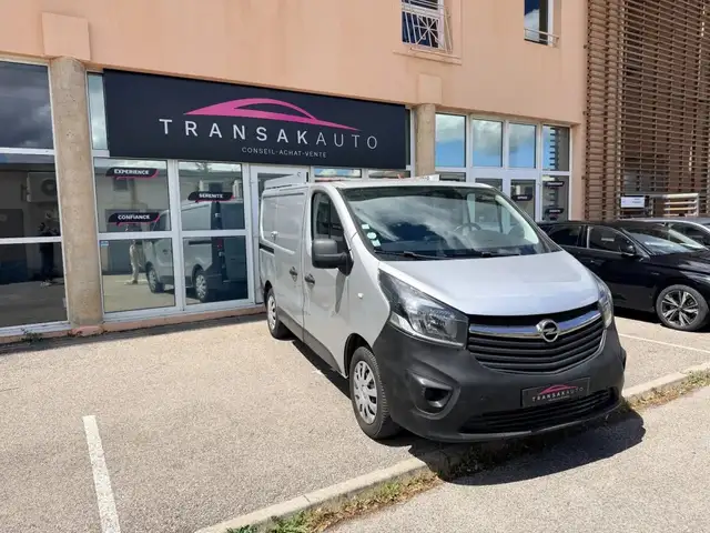 Opel Vivaro view 2