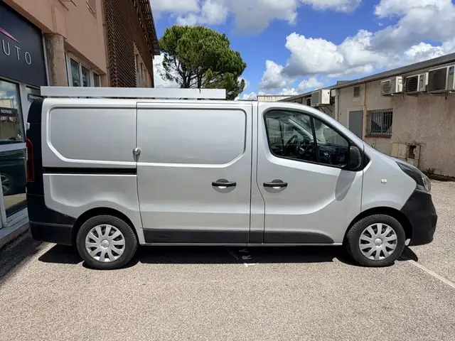 Opel Vivaro view 3