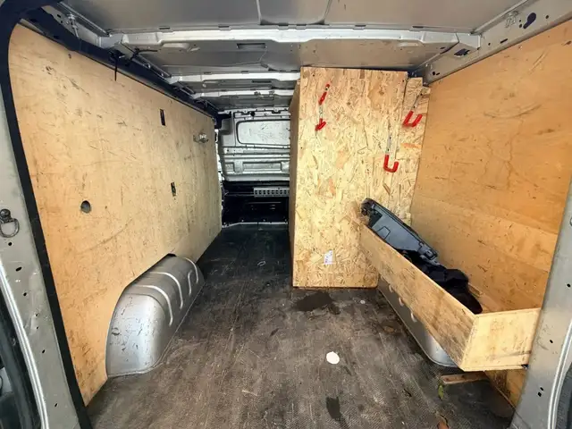 Opel Vivaro view 28