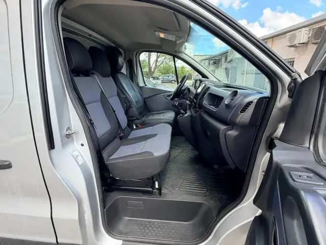 Opel Vivaro view 14