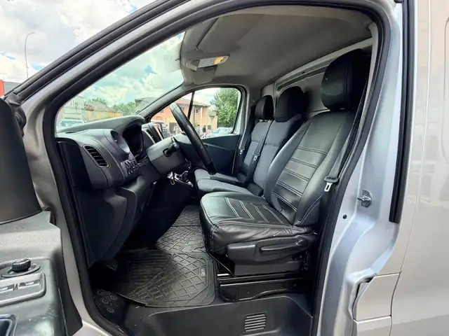 Opel Vivaro view 13