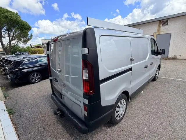 Opel Vivaro view 8