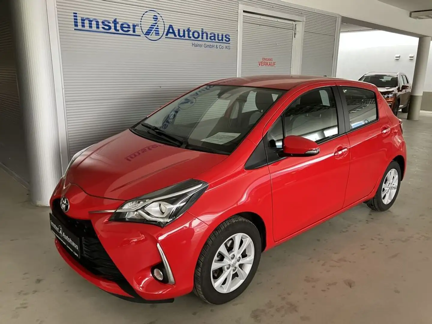 Toyota Yaris 1,5 VVT-ie Active 5-DR 8-fach Rood - 2