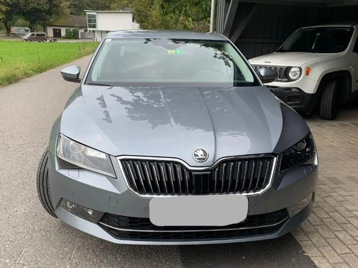 Skoda Superb Superb 1,6 TDI Style DSG Style Grau - 2