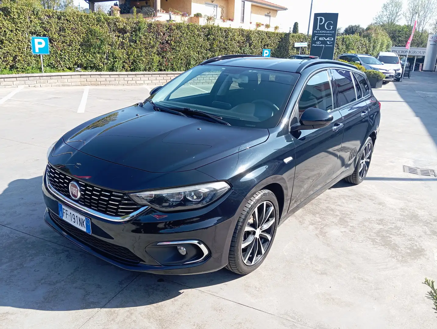 Fiat Tipo SW 1.6 mjt Lounge Zwart - 1