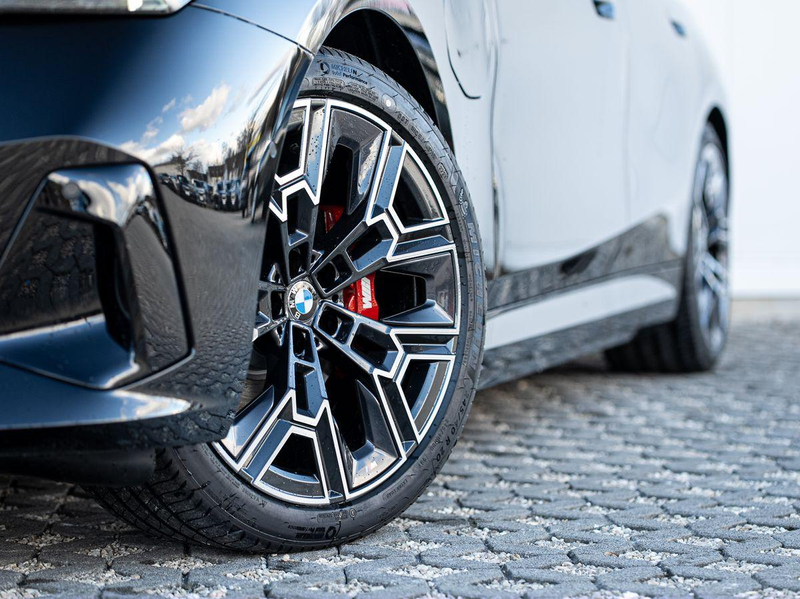 BMW 530 e xDrive Lim M-Sport PRO UNFALL PANO ACC 360° — photo 4