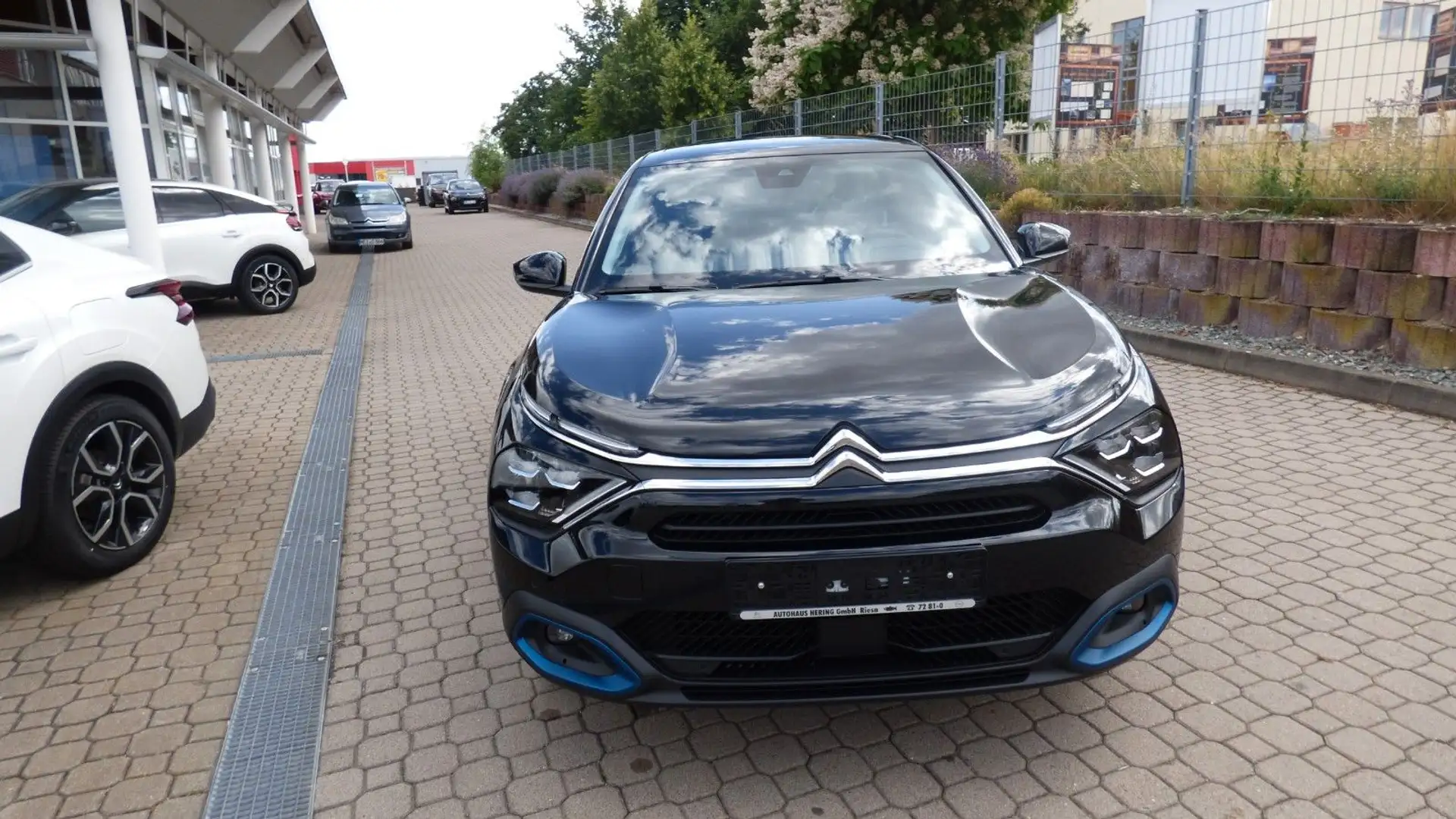 Citroen C4 E-C4 136 Shine*LEDER*LED*PANORAMA*NAVI*DAB* Zwart - 2