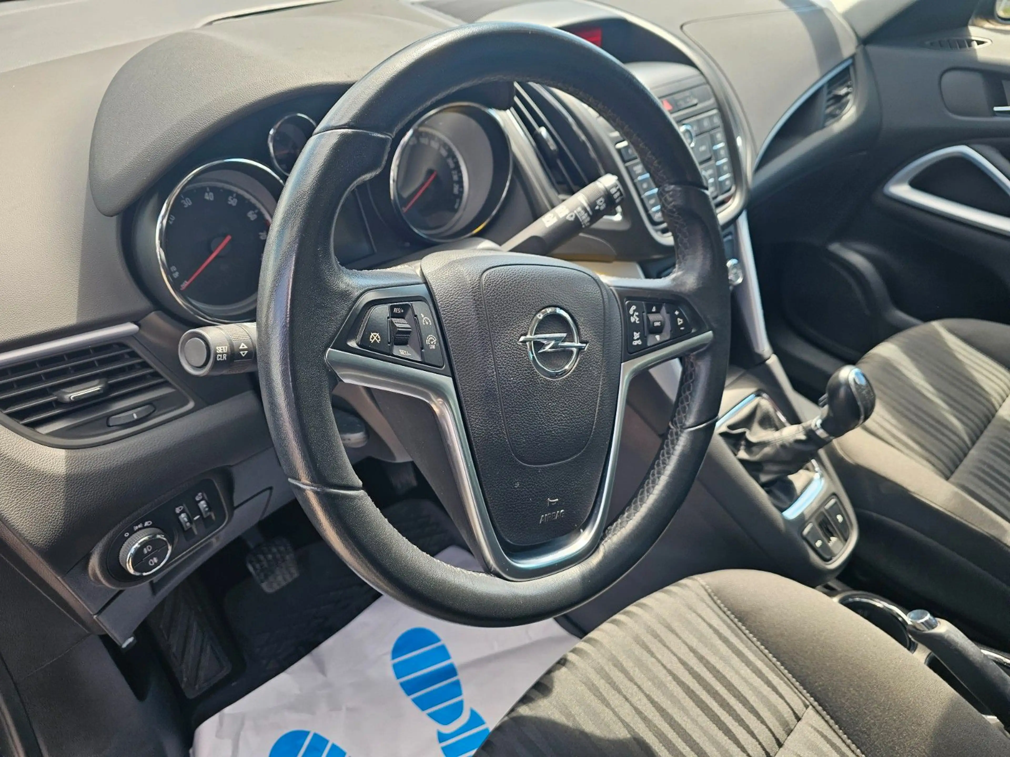 Opel Zafira Tourer — photo 15