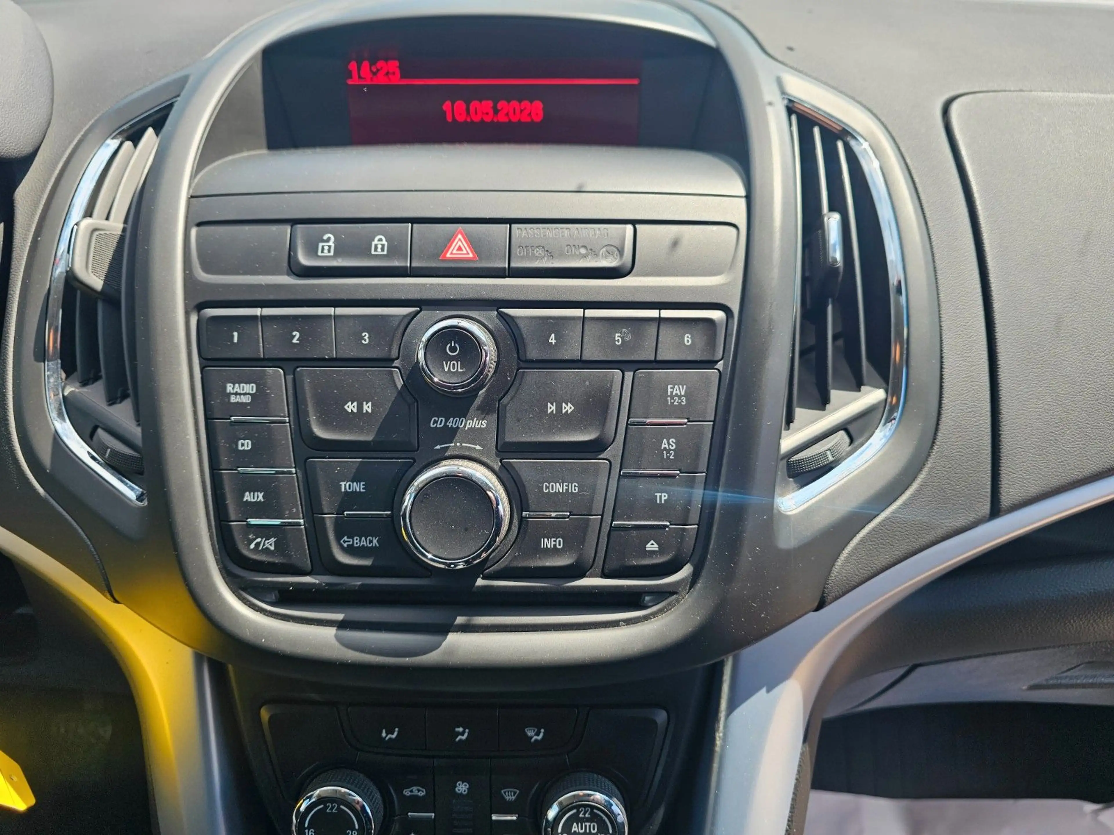 Opel Zafira Tourer — photo 10
