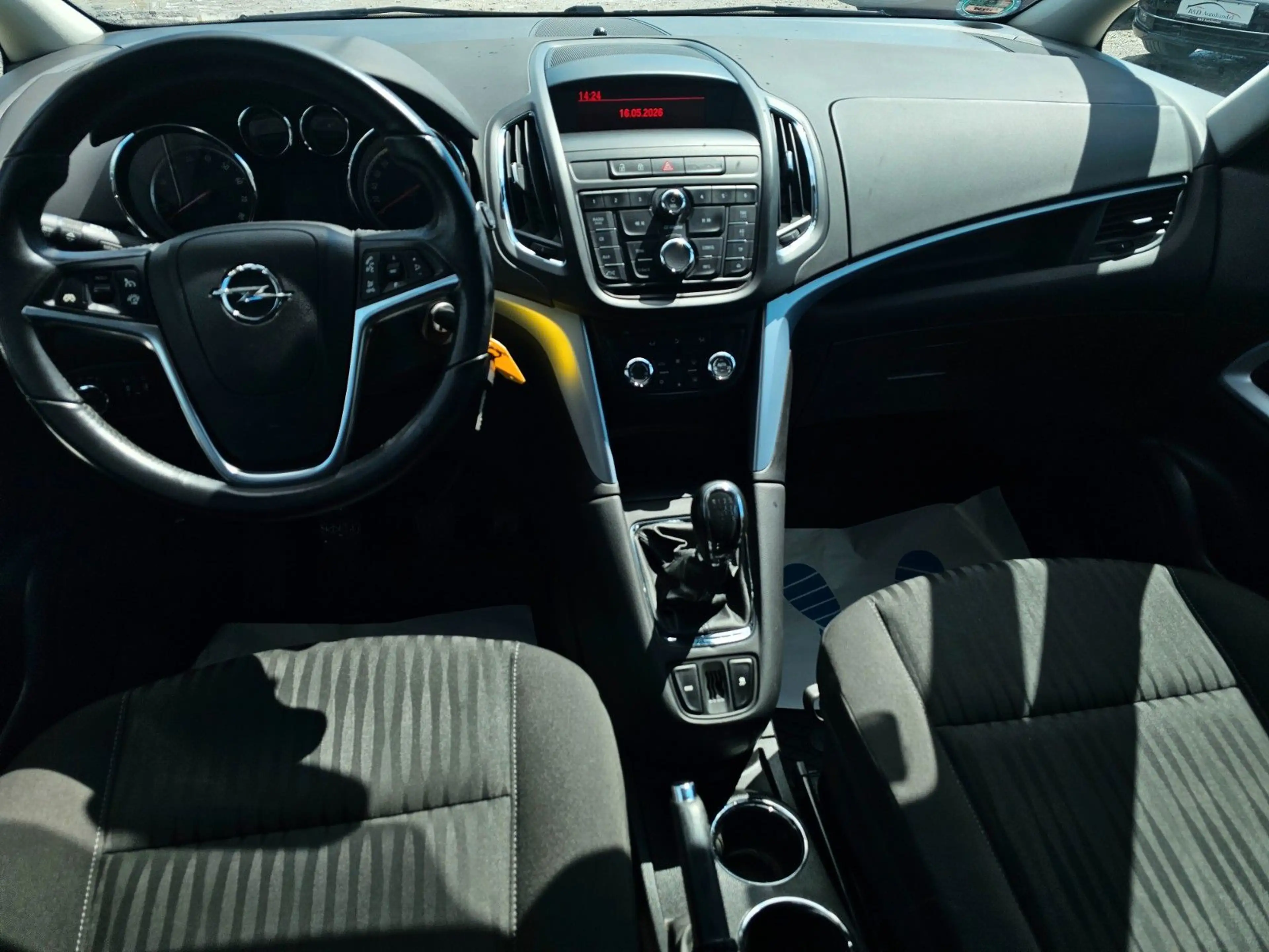 Opel Zafira Tourer — photo 13