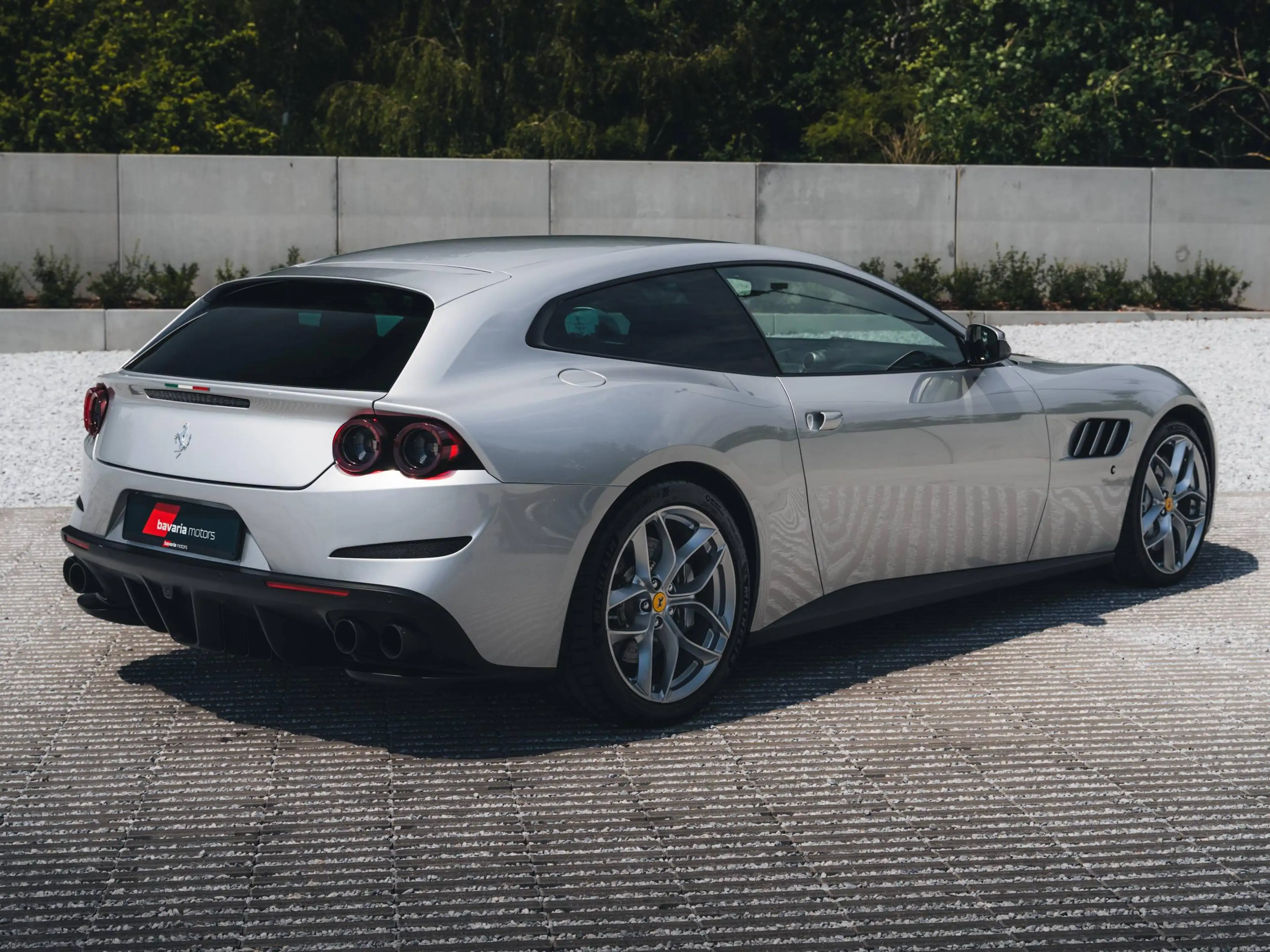Ferrari GTC4 Lusso T / V8 / Argento Nurburgring / Pass. Display / 20" — photo 5