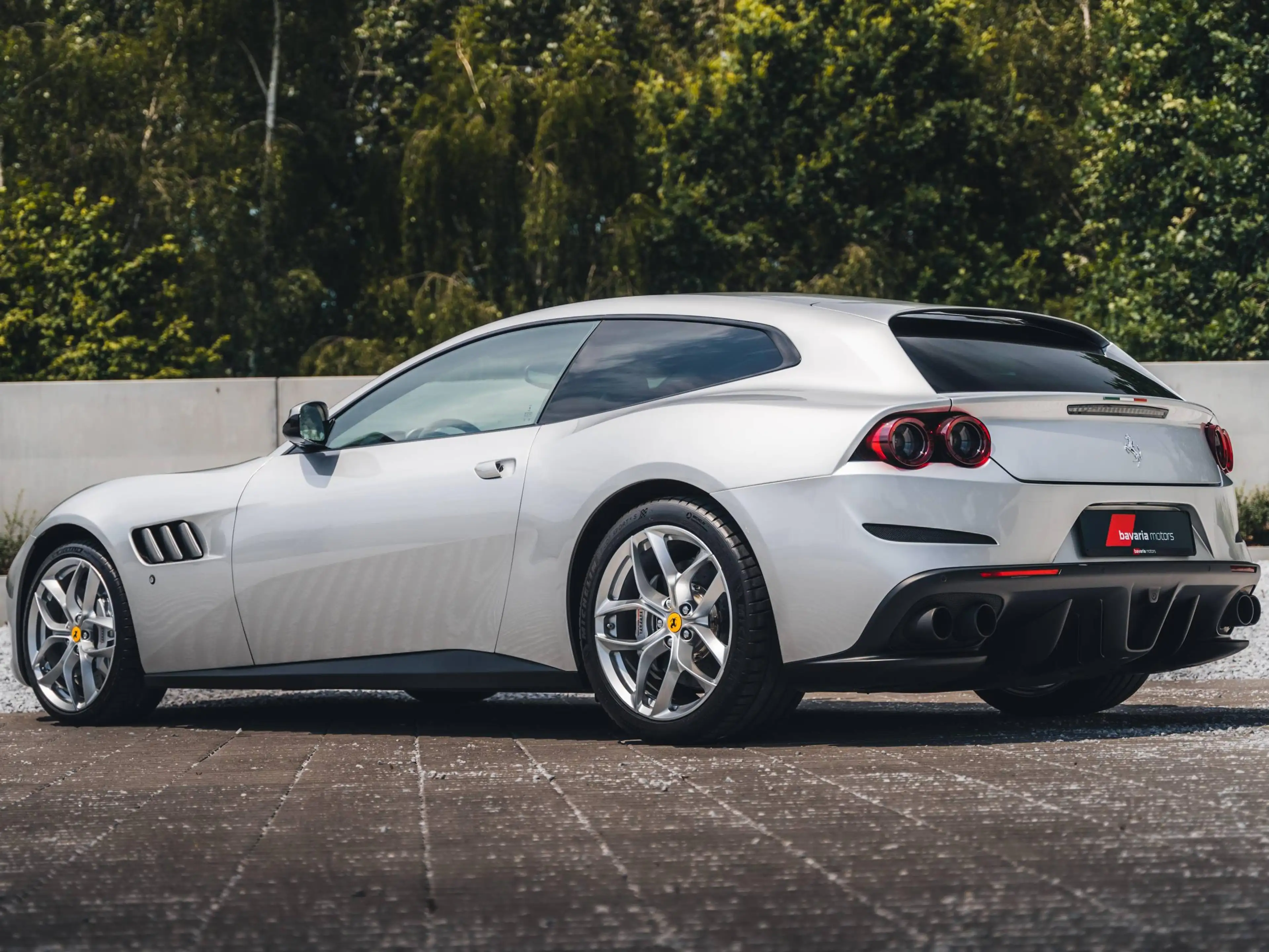 Ferrari GTC4 Lusso T / V8 / Argento Nurburgring / Pass. Display / 20" — photo 7