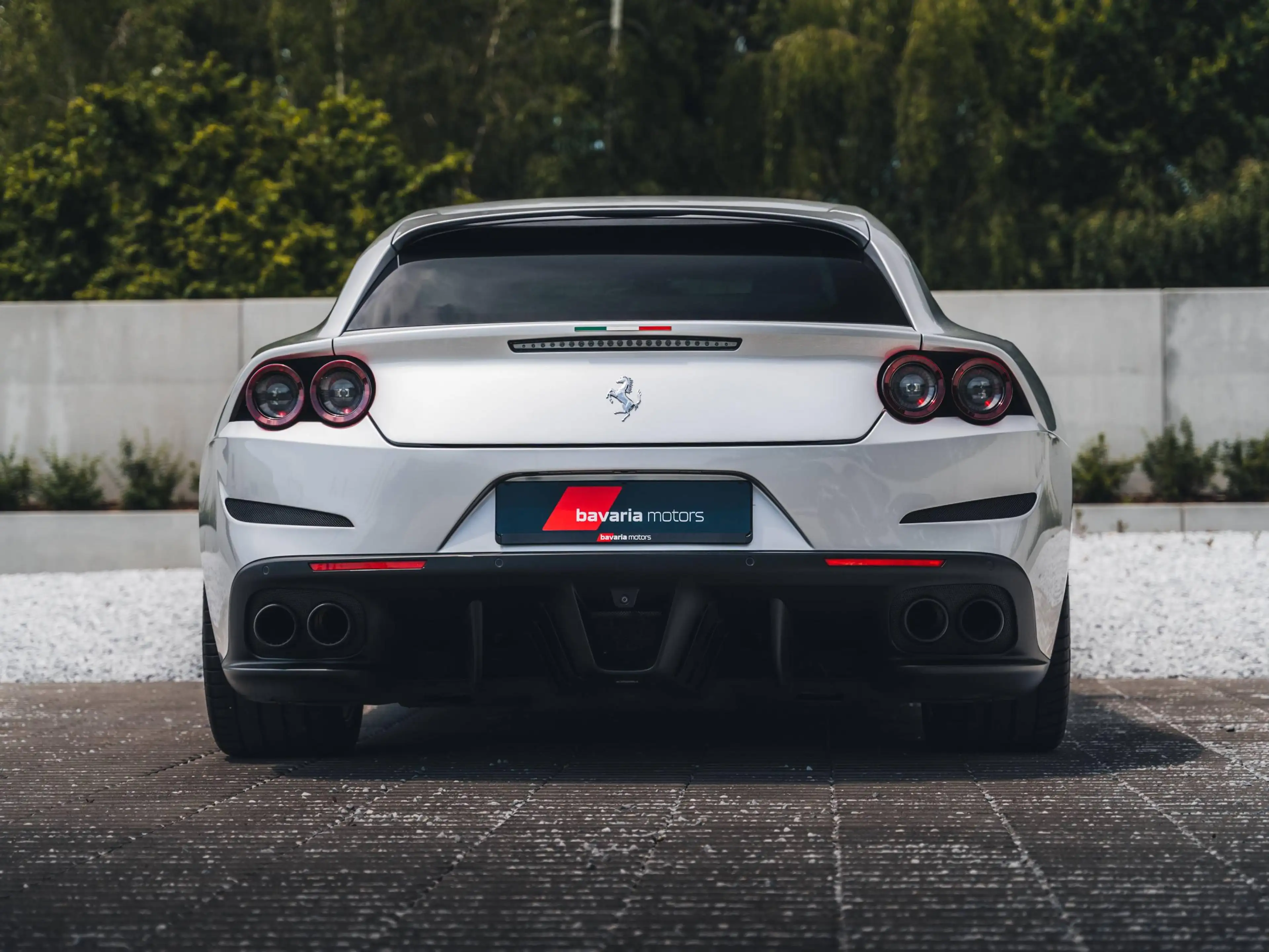 Ferrari GTC4 Lusso T / V8 / Argento Nurburgring / Pass. Display / 20" — photo 6