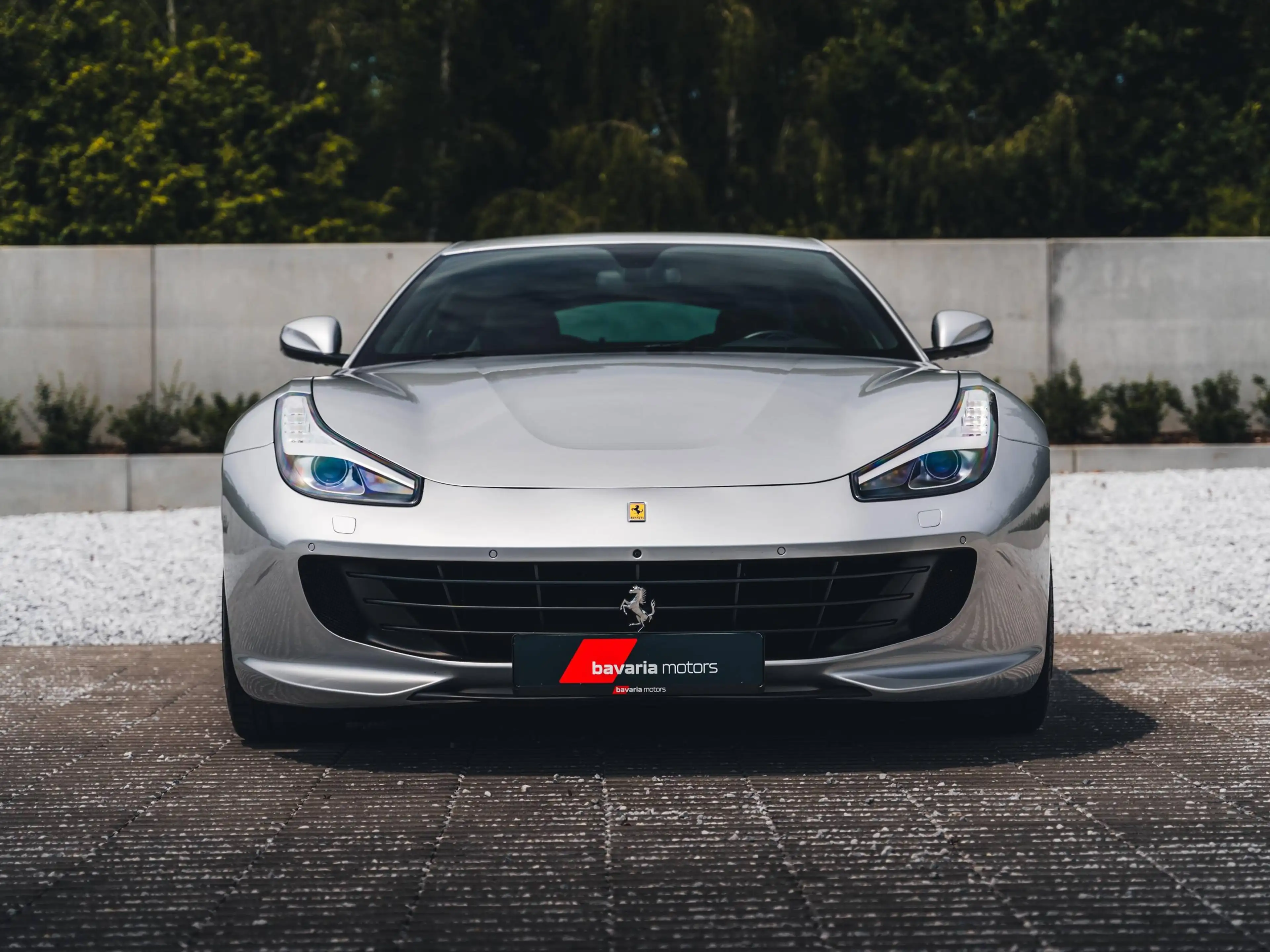 Ferrari GTC4 Lusso T / V8 / Argento Nurburgring / Pass. Display / 20" — photo 2