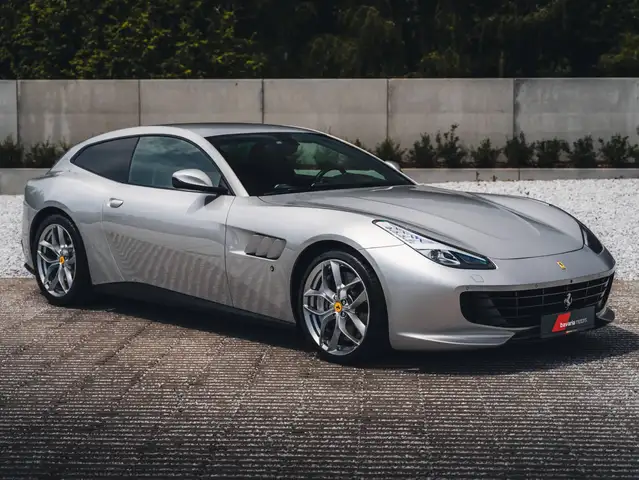 Ferrari GTC4 Lusso T / V8 / Argento Nurburgring / Pass. Display / 20"